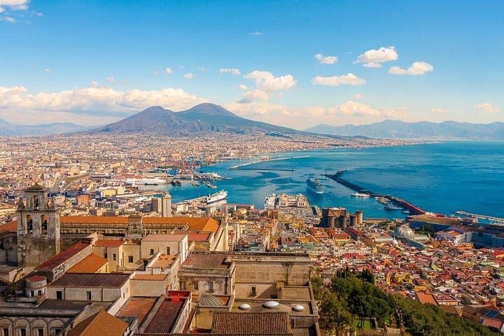Pompeii and Naples from Rome: Small Group Day Tour with Lunch
