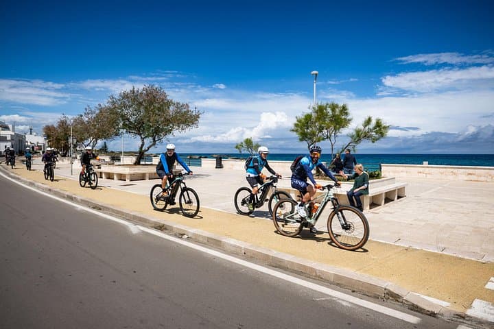 Bike Tour | Cave of Poetry and Arch of Lovers |