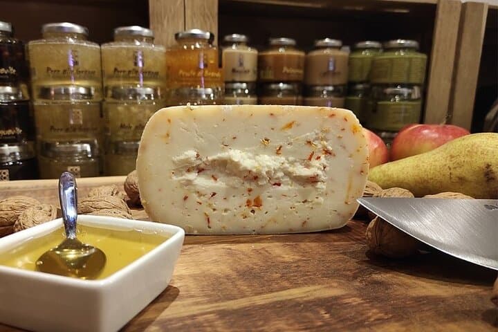 2-day tour of Tuscany, including noble wine and typical cheeses