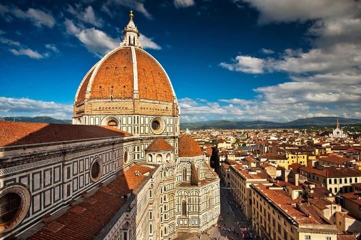 2-day tour of Tuscany, including noble wine and typical cheeses
