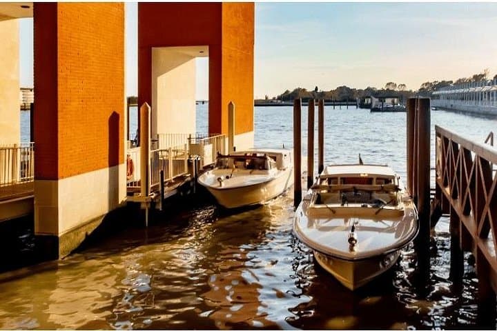 Private Transfer from Marco Polo Airport to Venice