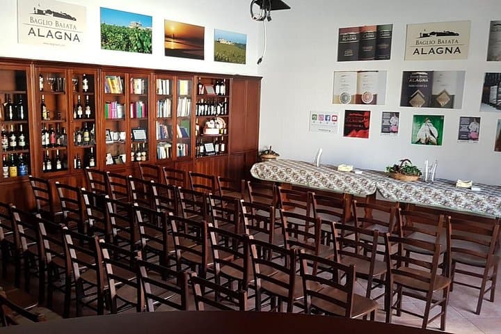 Reinforced Typical Food and Wine Tasting