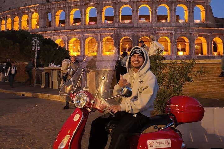 Rome Private Vespa Tour Pick-up from Hotel