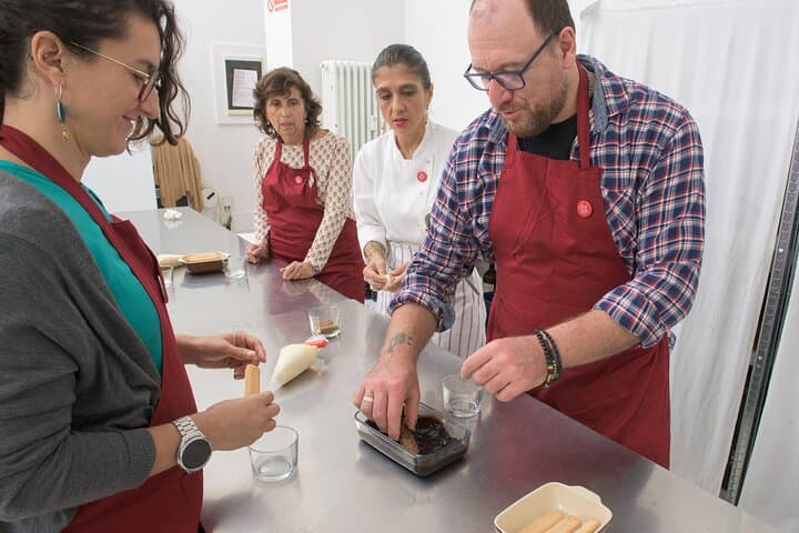 Colorful Pasta and Tiramisu Lesson in Milan