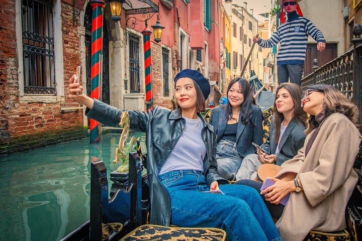 Morning Tour: St. Mark’s Basilica & Gondola Ride in Venice