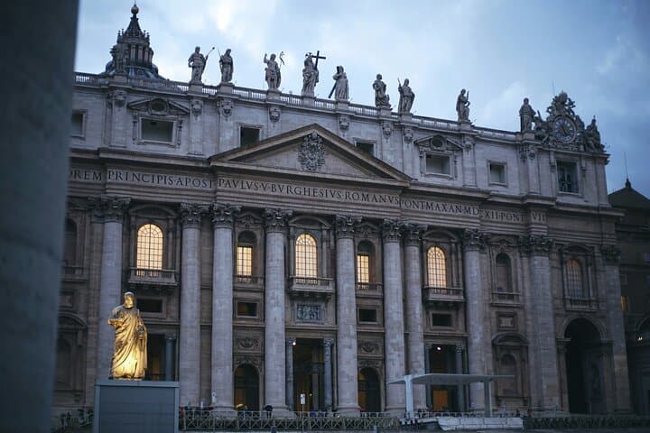 St. Peter's Basilica Guided Tour with Papal Tombs and Dome Access