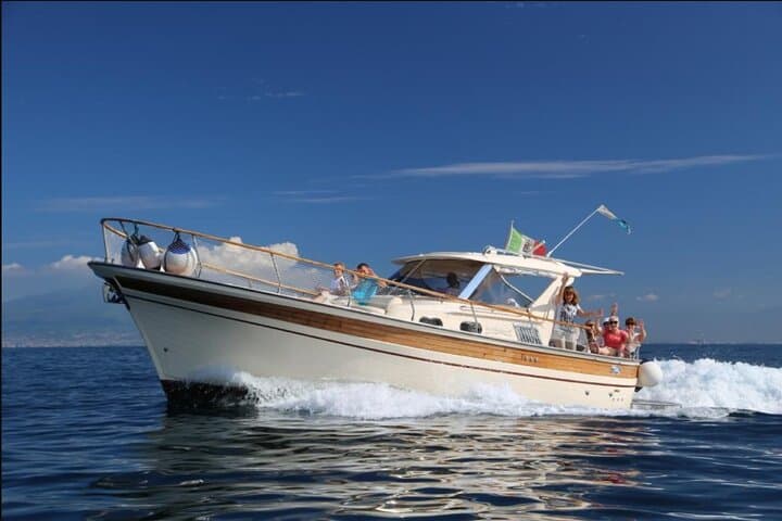 Boat Tour and Snorkelling from Amalfi to Positano Drinks and Snacks