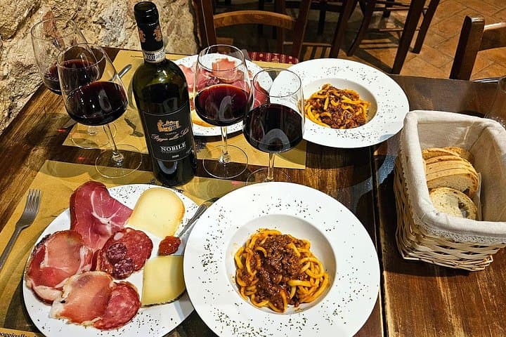 Tuscany Wines & Lunch: Montepulciano & Montalcino Experience