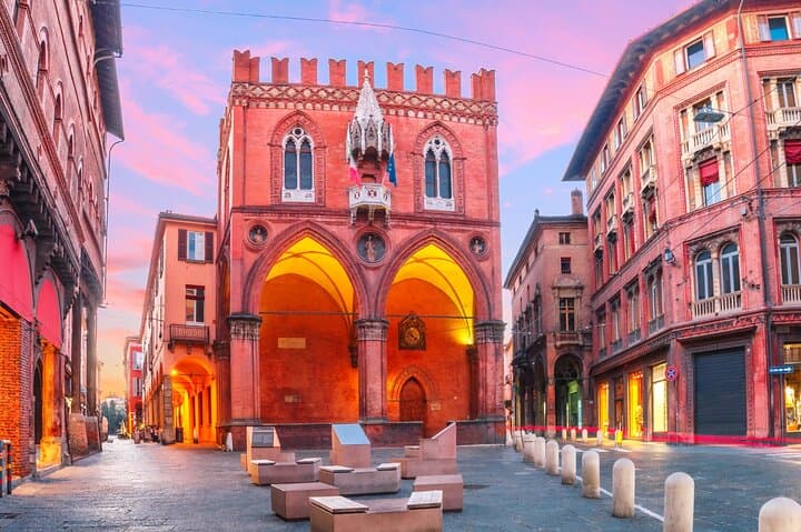 TOP Bologna : Private guided tour with your mobile