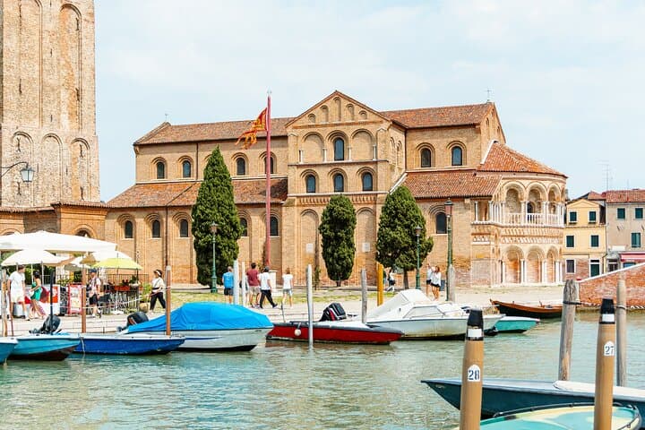 Murano Glass Blowing and Burano Tour from Venice