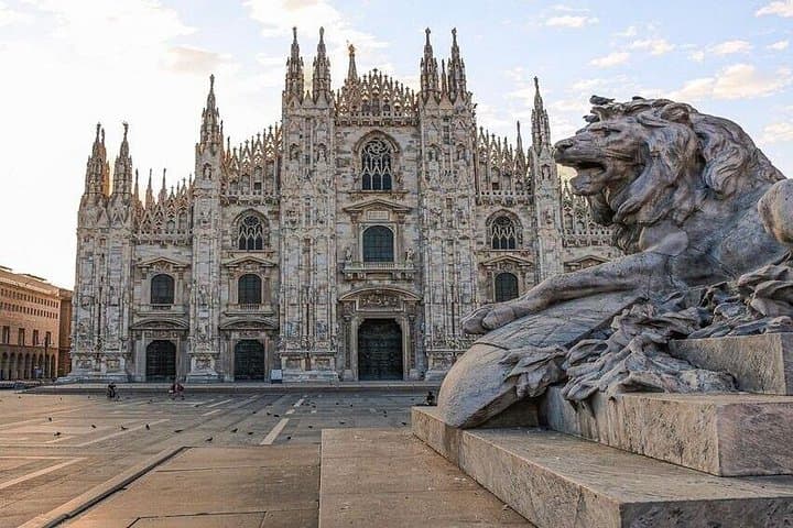 Milano: Luxury Duomo Fast-Track Entry with Lift to Terraces