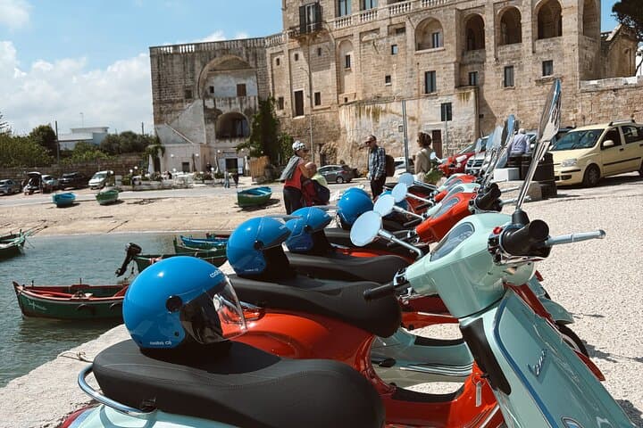 Vespa 125 rental Explore Puglia in freedom