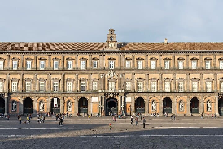 Royal Naples & Bourbons: Private Tour with Royal Palace & Coffee