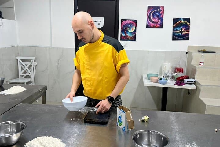 Cooking Class Pizza Dough and San Marzano Sauce in Naples