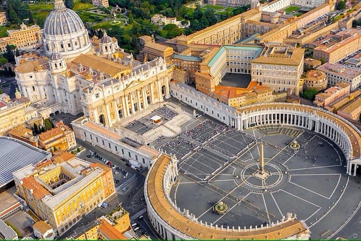 Vatican Visit at St. Peter's Basilica with Skip Line and Audio