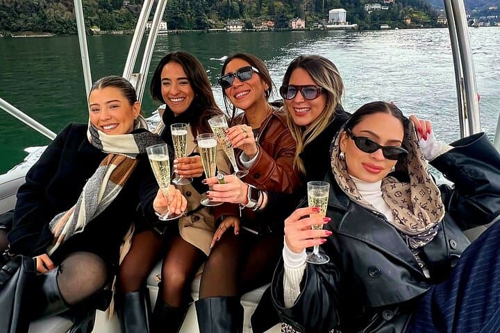 lake-como-shared-boat-tour-prosecco-small-group