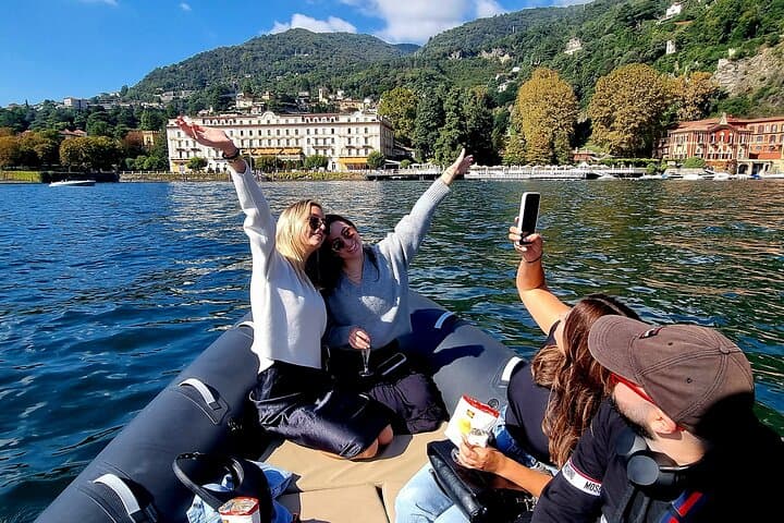 lake-como-scenic-views-from-the-water