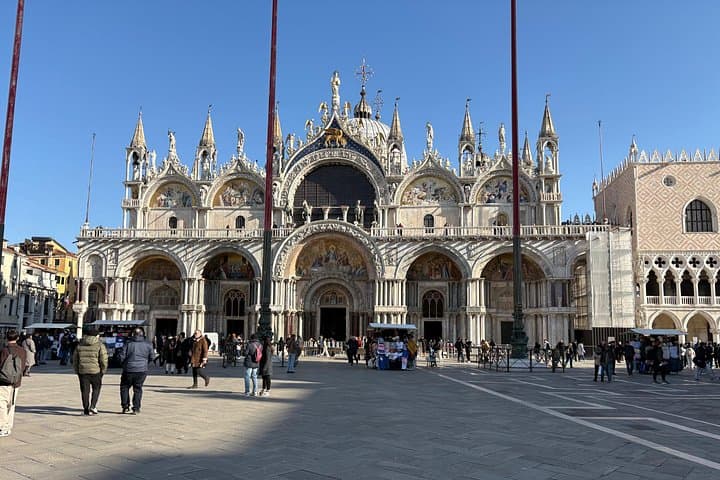 San Marco Tour with Grand Canal Gondola Traghetto Crossing