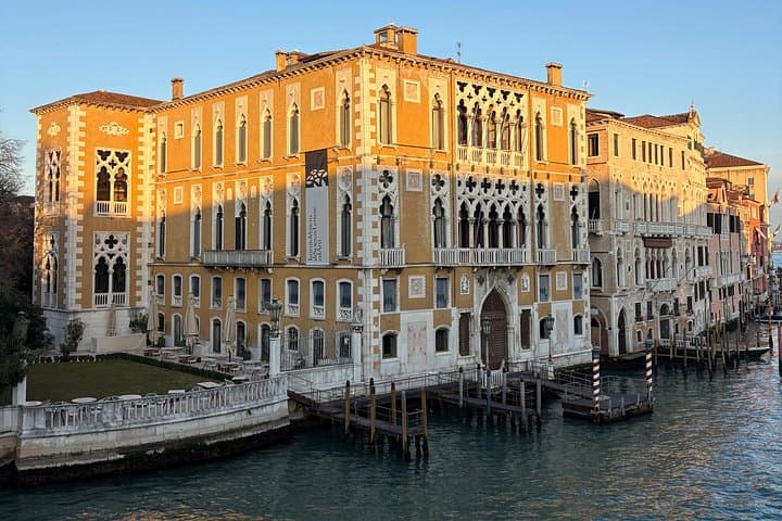 San Marco Tour with Grand Canal Gondola Traghetto Crossing