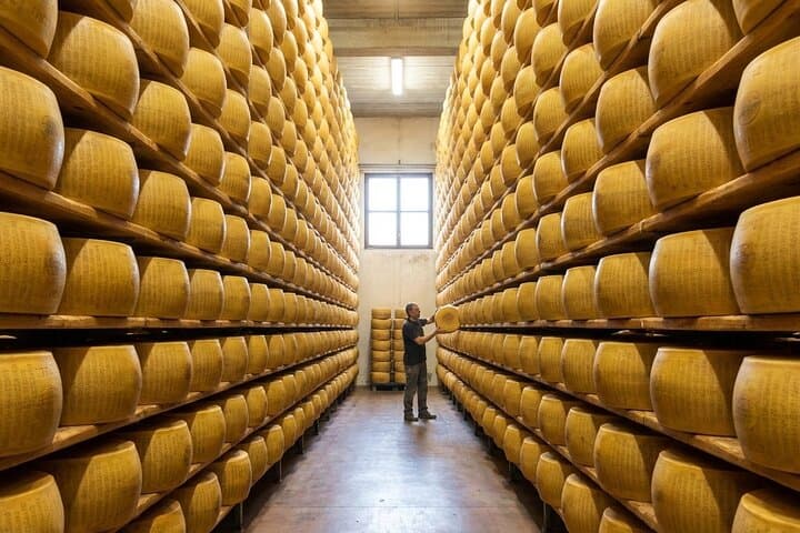 Bologna's Best Kept Secrets: Self-Guided Walking Tour