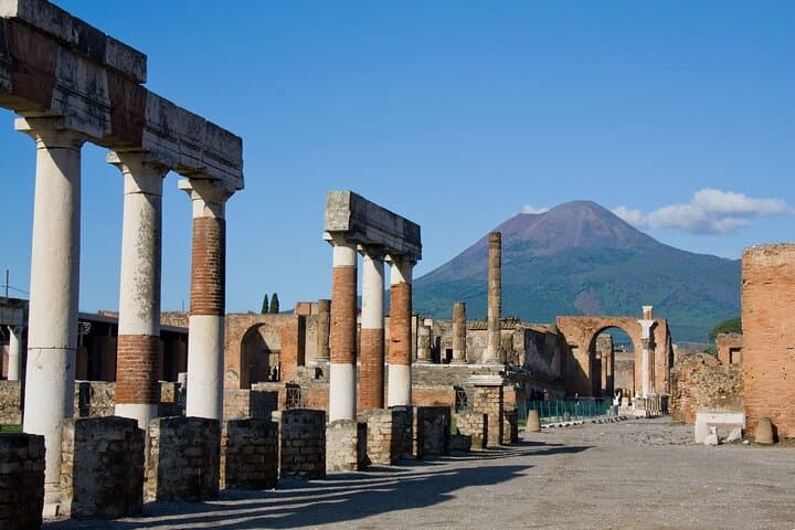 Pompeii with an Archaeologist Shared / Private Tour from Sorrento