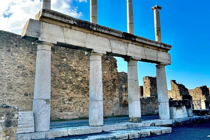 Pompeii with an Archaeologist Shared / Private Tour from Sorrento