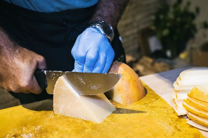 Gourmet tour in the Montepulciano old town center