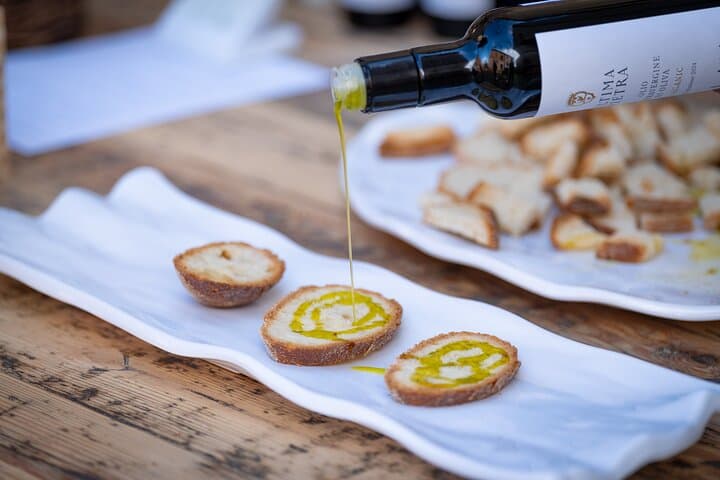 Gourmet tour in the Montepulciano old town center