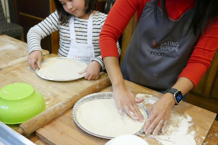 Pizza & Gelato Making Class in Oltrarno with Eating Europe