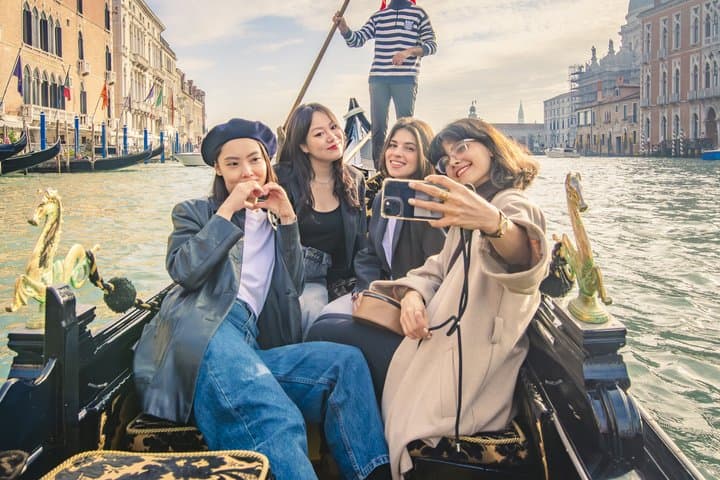 Afternoon Tour: Basilica, Doge’s Palace & Gondola Ride in Venice