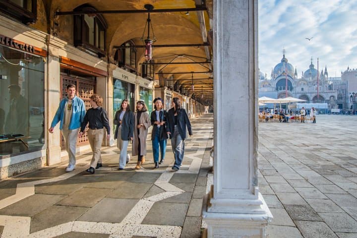 Morning Tour: Basilica, Doge’s Palace & Gondola Ride in Venice