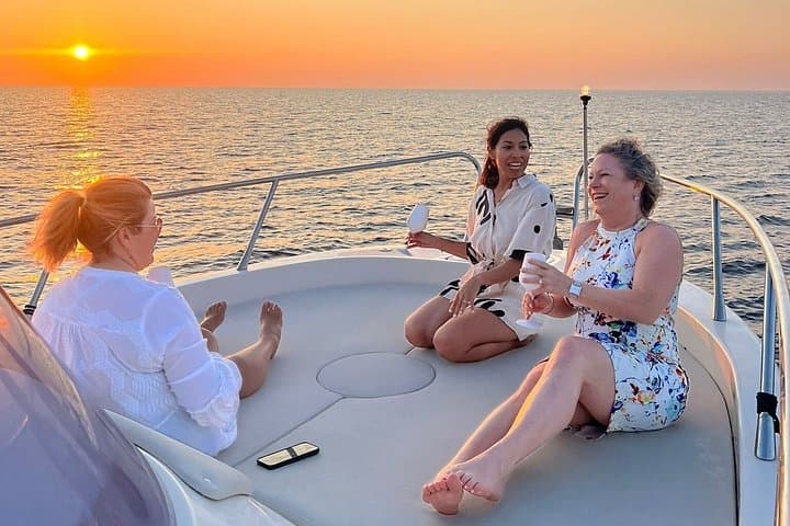 Palermo : Luxury Boat Tour with Snacks and Snorkeling