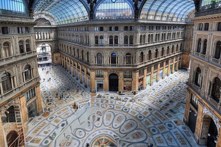 Tour Naples monumental and historic center street food