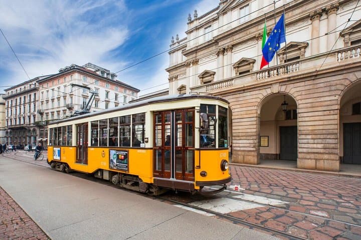 Milan Evening Tour with Aperitivo, Tram Ride and Dessert