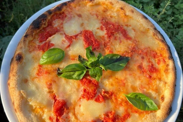 Pizza Workshop in a Sorrento Garden Hands on Experience