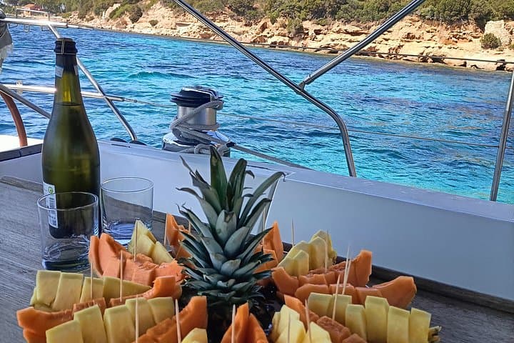 La Maddalena Archipelago Tour by Sailboat from Cannigione