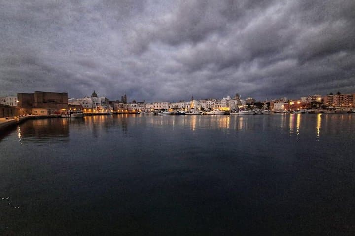 From Monopoli to Polignano: caves, prosecco, focaccia and swimming