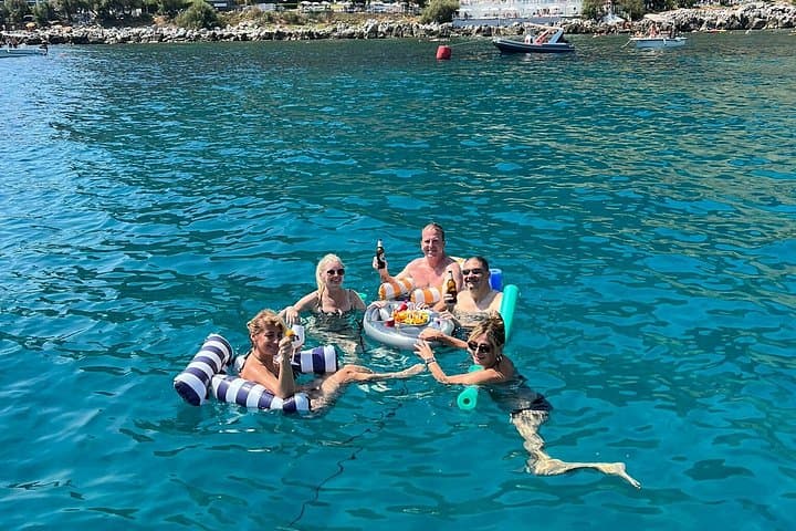 Palermo : Luxury Boat Tour with Snacks and Snorkeling