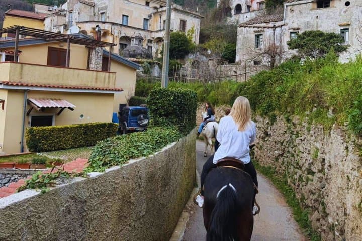 Salerno: Horseback Riding Excursion in Cava de’ Tirreni