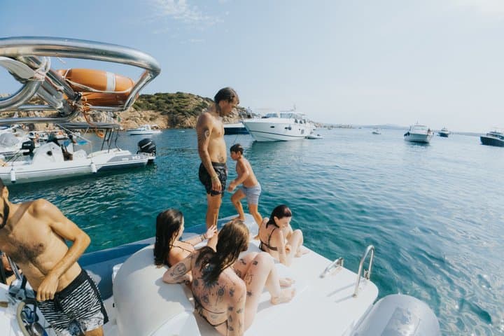 Snorkeling in Caprera by rubber boat from the Archipelago of La Maddalena