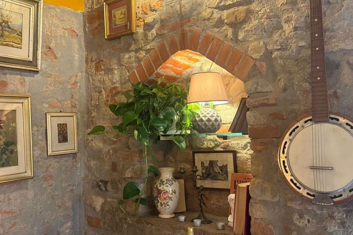 Florence Tuscan Wine Tasting in a Traditional Local Osteria