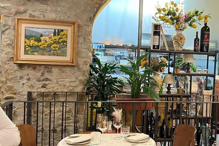 Florence Tuscan Wine Tasting in a Traditional Local Osteria