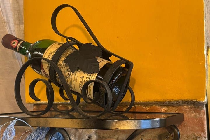 Florence Tuscan Wine Tasting in a Traditional Local Osteria