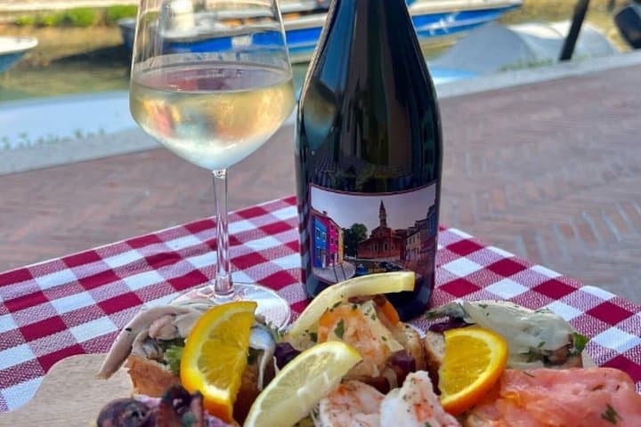 Murano & Burano Cruise with Venetian Specialties & Wine