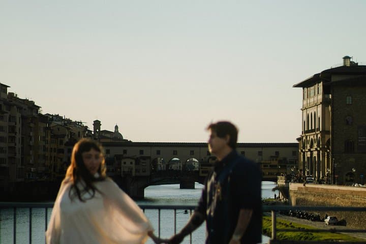 Book a romantic photoshoot in Florence