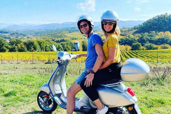 Florence e-Vespa Self-Drive Tour with Wine & Food Stop