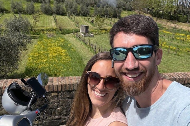 Florence e-Vespa Self-Drive Tour with Wine & Food Stop