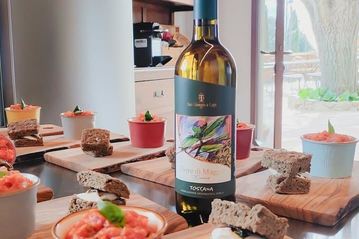 Classic Wine Tasting with Traditional Tuscan Products