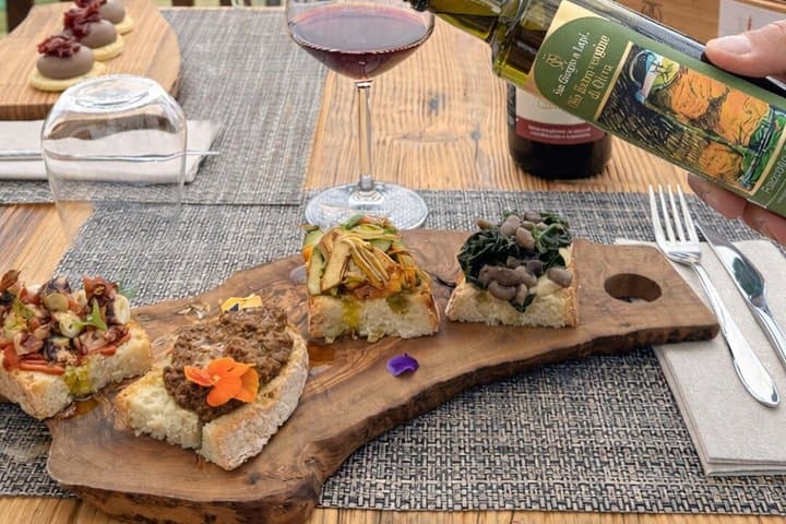 Classic Wine Tasting with Traditional Tuscan Products