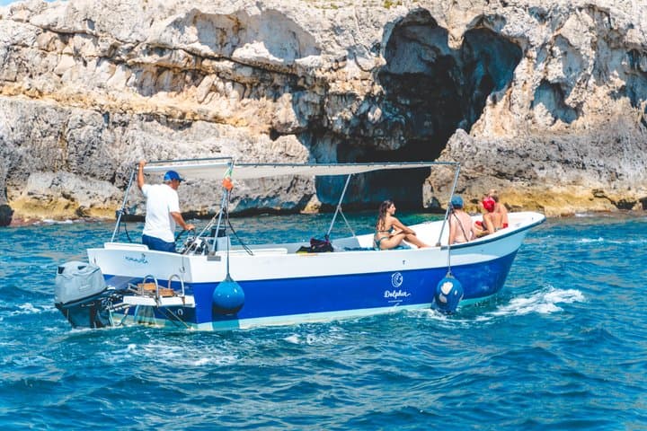 Tour of Ortigia and sea caves by boat in Syracuse